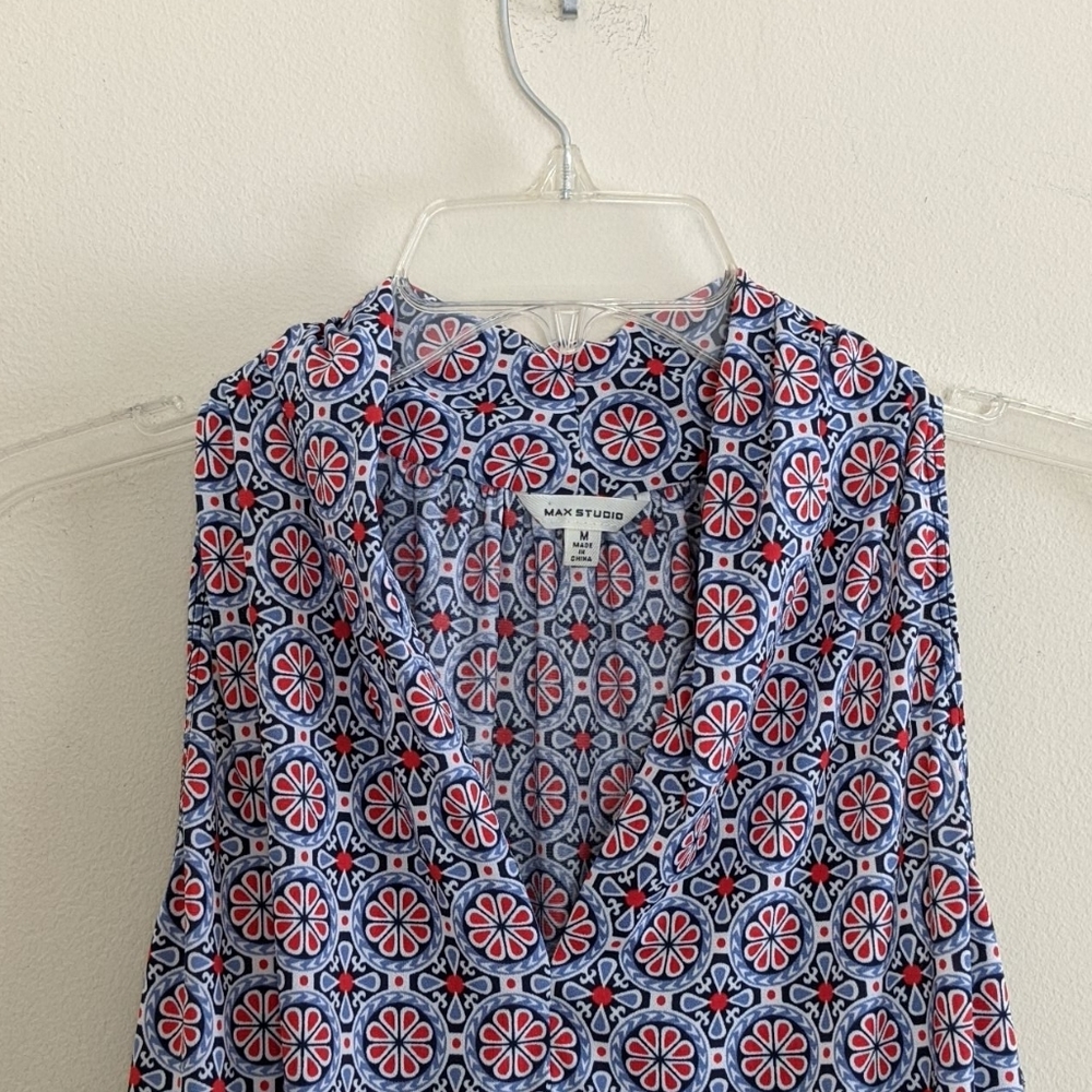 Max Studio Abstract floral pullover Top Medium - Picture 4 of 7